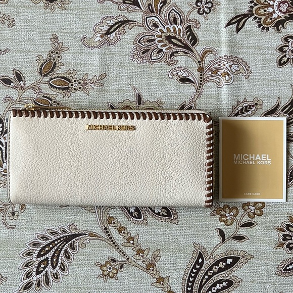 MICHAEL KORS Jet Set Travel Leather Gold-Tone Hardware Quarter Zip Wallet NWT - Picture 2 of 15